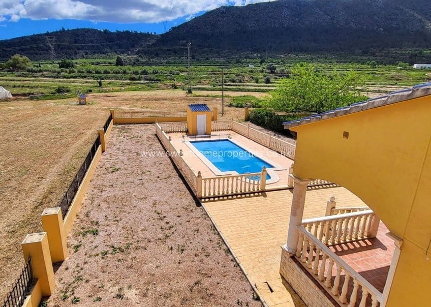 4 sypialnia Finka/Dom wiejski na sprzedaż w La Romana z basenem garażem - 345 000 € (Ref: 9815003)