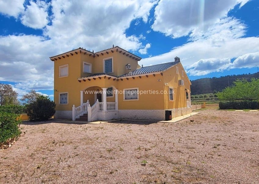 4 sypialnia Finka/Dom wiejski na sprzedaż w La Romana z basenem garażem - 345 000 € (Ref: 9815003)