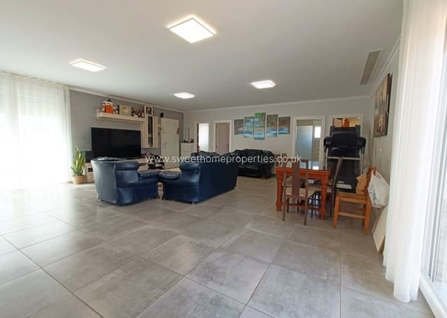 4 bedroom Finca/Country House for sale in Pinoso with pool - € 420,000 (Ref: 9818409)