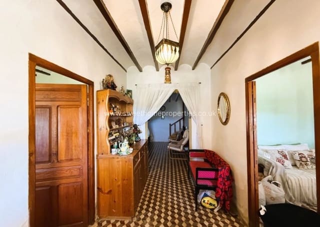 4 bedroom Finca/Country House for sale in Pinoso with pool - € 220,000 (Ref: 9830415)