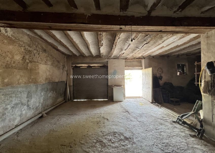 6 bedroom Finca/Country House for sale in Pinoso with garage - € 90,000 (Ref: 9831959)