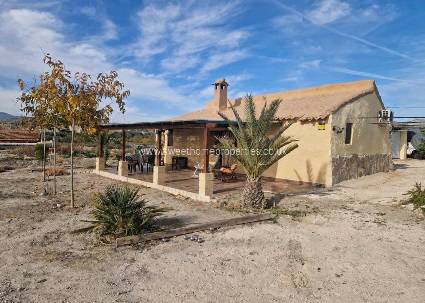 3 bedroom Finca/Country House for sale in Mahoya with pool garage - € 275,000 (Ref: 9841536)