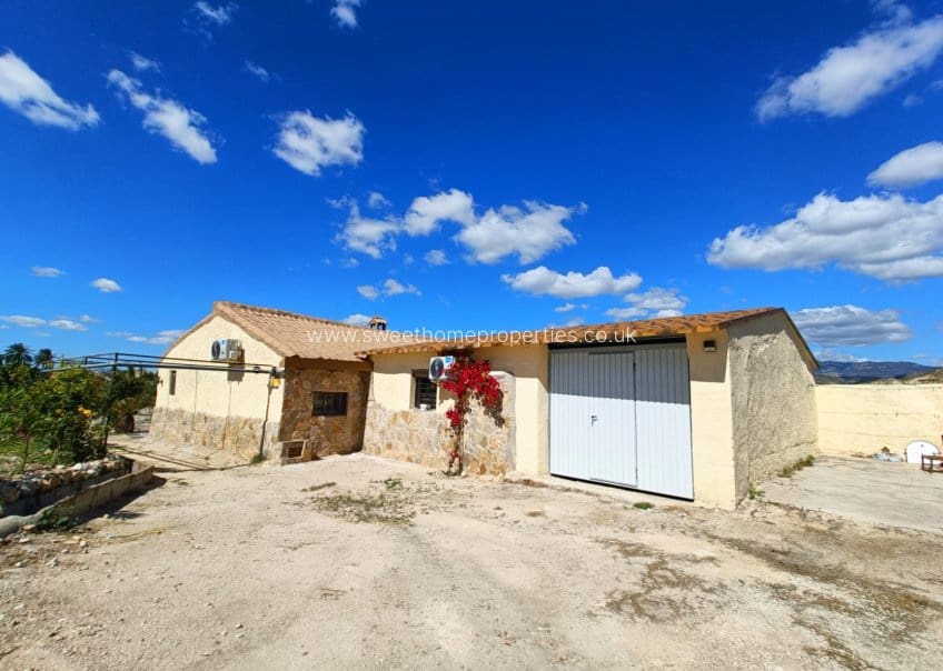 3 bedroom Finca/Country House for sale in Mahoya with pool garage - € 275,000 (Ref: 9841536)