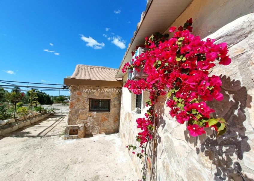 3 bedroom Finca/Country House for sale in Mahoya with pool garage - € 275,000 (Ref: 9841536)