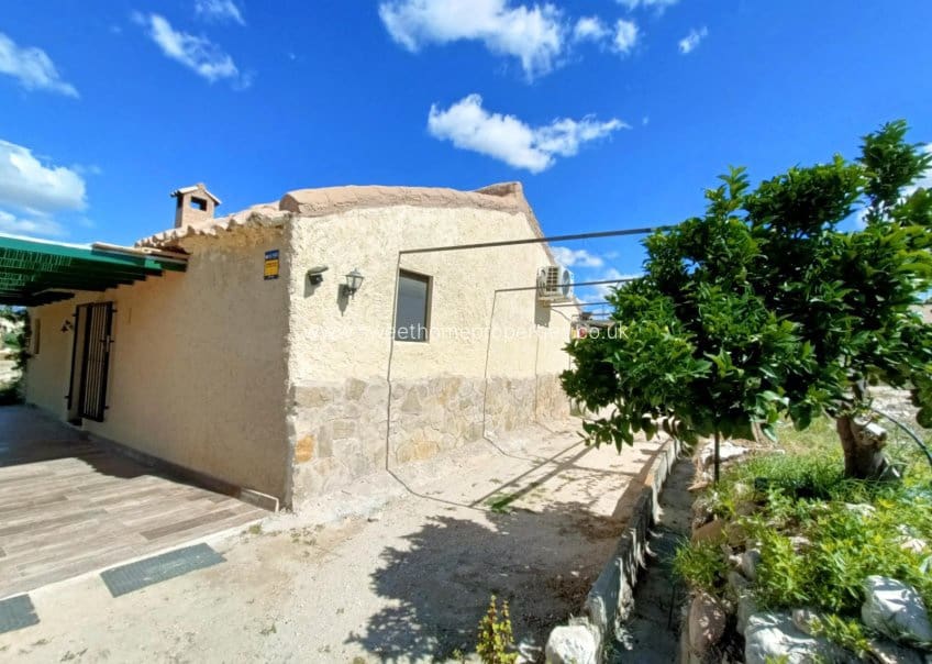 3 bedroom Finca/Country House for sale in Mahoya with pool garage - € 275,000 (Ref: 9841536)