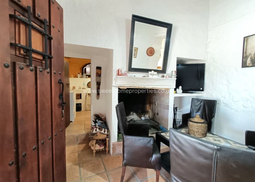 3 bedroom Finca/Country House for sale in Mahoya with pool garage - € 275,000 (Ref: 9841536)