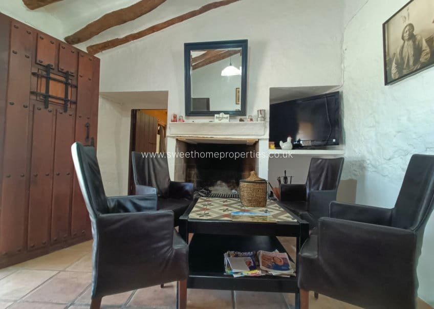 3 bedroom Finca/Country House for sale in Mahoya with pool garage - € 275,000 (Ref: 9841536)