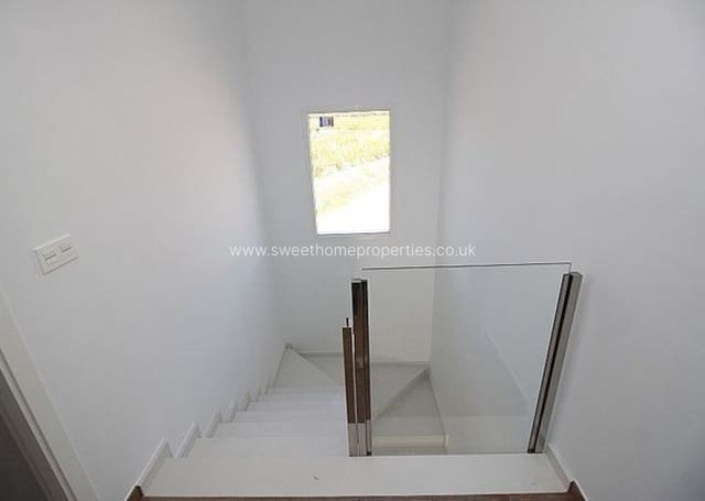 3 soveværelse Finca/Landehus til salg i Pinoso med swimmingpool - € 375.000 (Ref: 9848071)