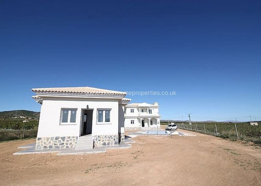 3 slaapkamer Finca/Landhuis te koop in Pinoso met zwembad - € 375.000 (Ref: 9848071)