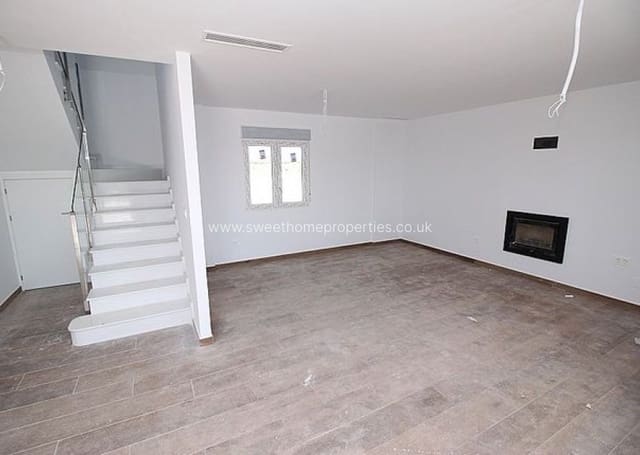 3 soveværelse Finca/Landehus til salg i Pinoso med swimmingpool - € 375.000 (Ref: 9848071)