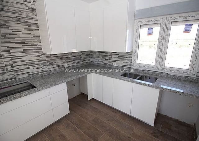 3 soveværelse Finca/Landehus til salg i Pinoso med swimmingpool - € 375.000 (Ref: 9848071)