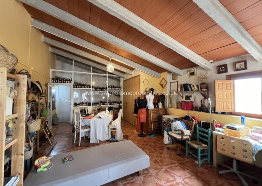 7 soverom Finca/Herregård til salgs i Pinoso med svømmebasseng - € 299 000 (Ref: 9893179)