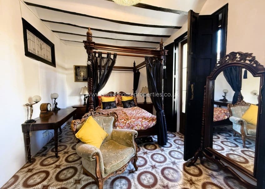 6 slaapkamer Huis te koop in Pinoso - € 325.000 (Ref: 9893180)