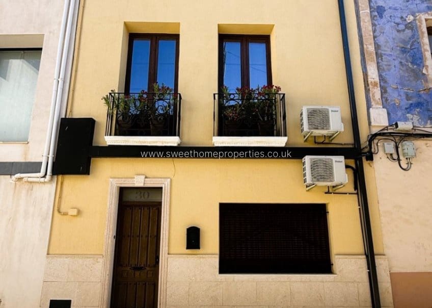 6 slaapkamer Huis te koop in Pinoso - € 325.000 (Ref: 9893180)