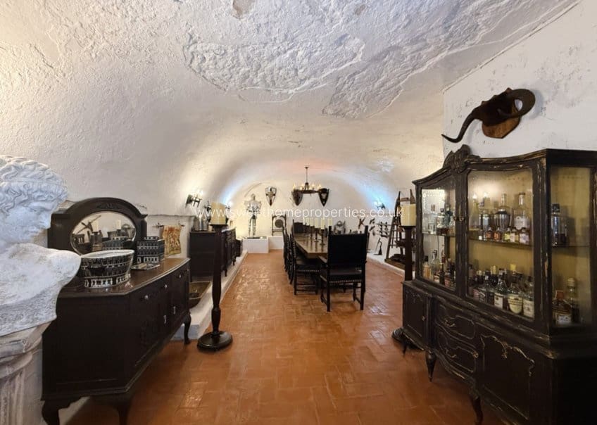 6 slaapkamer Huis te koop in Pinoso - € 325.000 (Ref: 9893180)