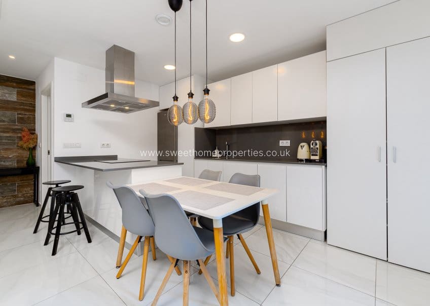 3 soverom Villa til salgs i Villamartin med svømmebasseng - € 325 000 (Ref: 9893182)