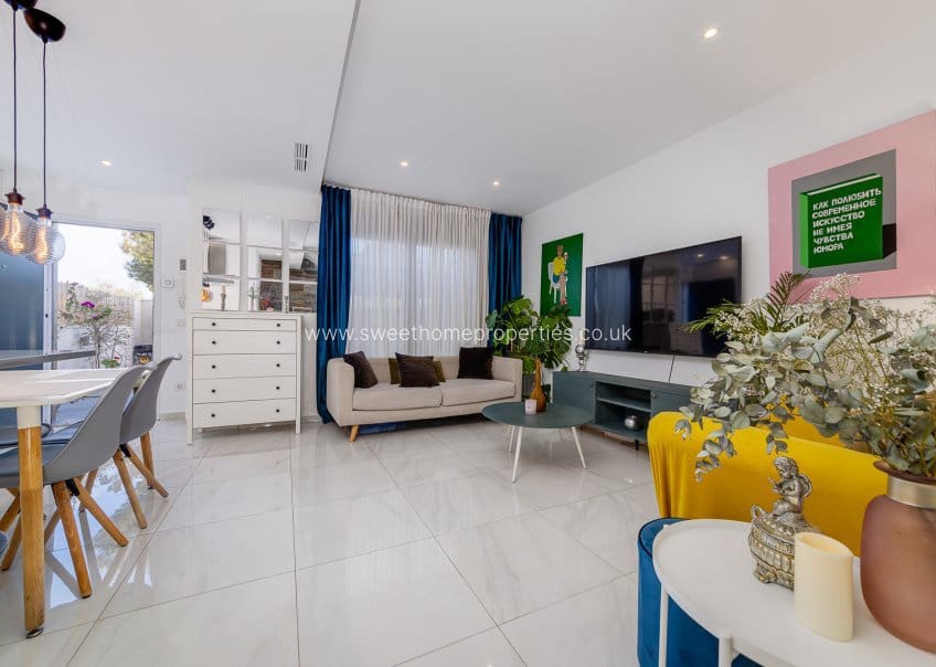 3 soverom Villa til salgs i Villamartin med svømmebasseng - € 325 000 (Ref: 9893182)