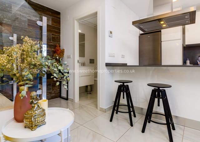3 makuuhuone Huvila myytävänä paikassa Villamartin, Orihuela mukana uima-altaan - 325 000 € (Ref: 9893182)