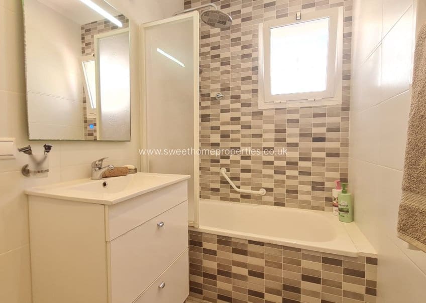 2 Zimmer Villa zu verkaufen in La Florida mit Pool Garage - 399.900 € (Ref: 9893183)