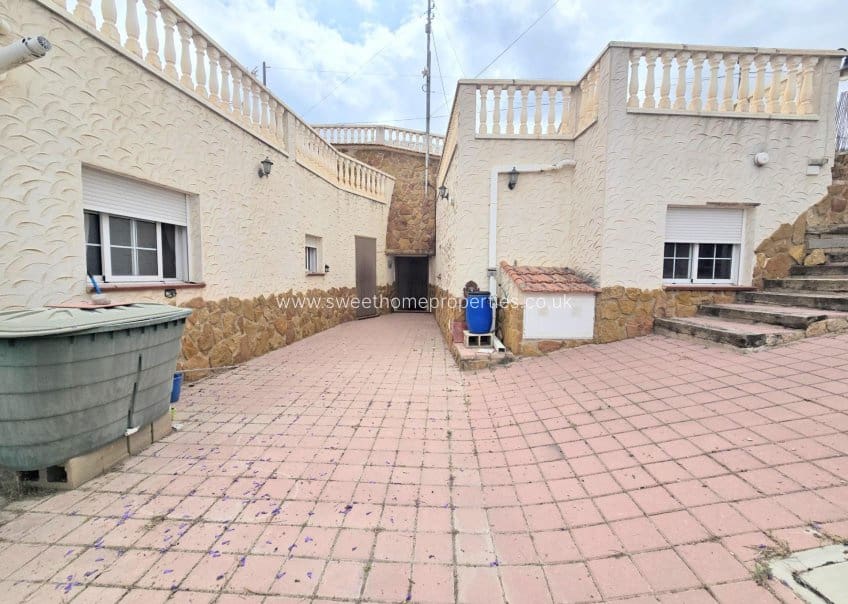 7 slaapkamer Grotwoning te koop in L'Alguena / Alguenya - € 157.260 (Ref: 9895086)