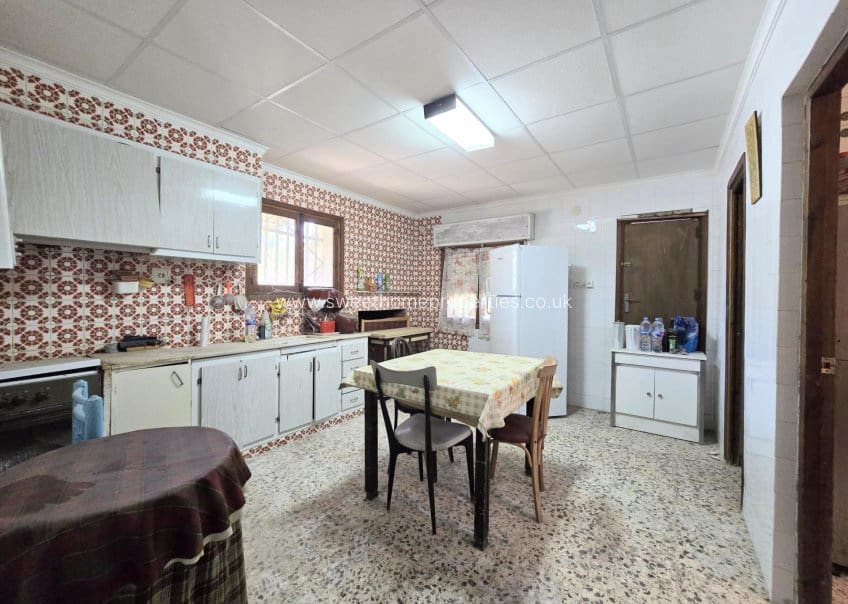 3 bedroom Finca/Country House for sale in Monovar / Monover with pool - € 100,000 (Ref: 9897384)