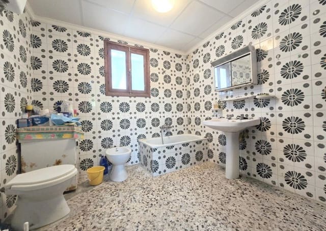 3 bedroom Finca/Country House for sale in Monóvar / Monóver with pool - € 100,000 (Ref: 9897384)