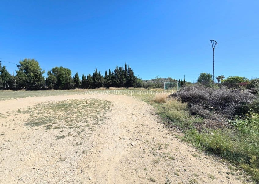 Finca/Casa Rural de 4 habitaciones en Salinas en venta con piscina - 299.000 € (Ref: 9902441)