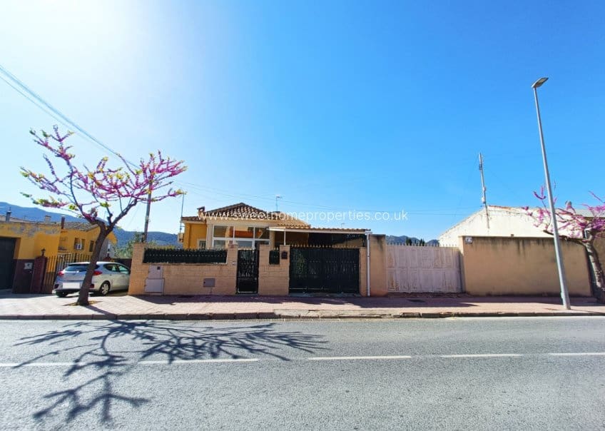 Chalet de 3 habitaciones en Hondón de los Frailes en venta con garaje - 179.500 € (Ref: 9932042)