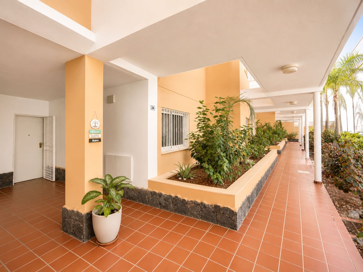 1 soverom Leilighet til salgs i Costa Adeje med svømmebasseng garasje - € 270 000 (Ref: 10001185)
