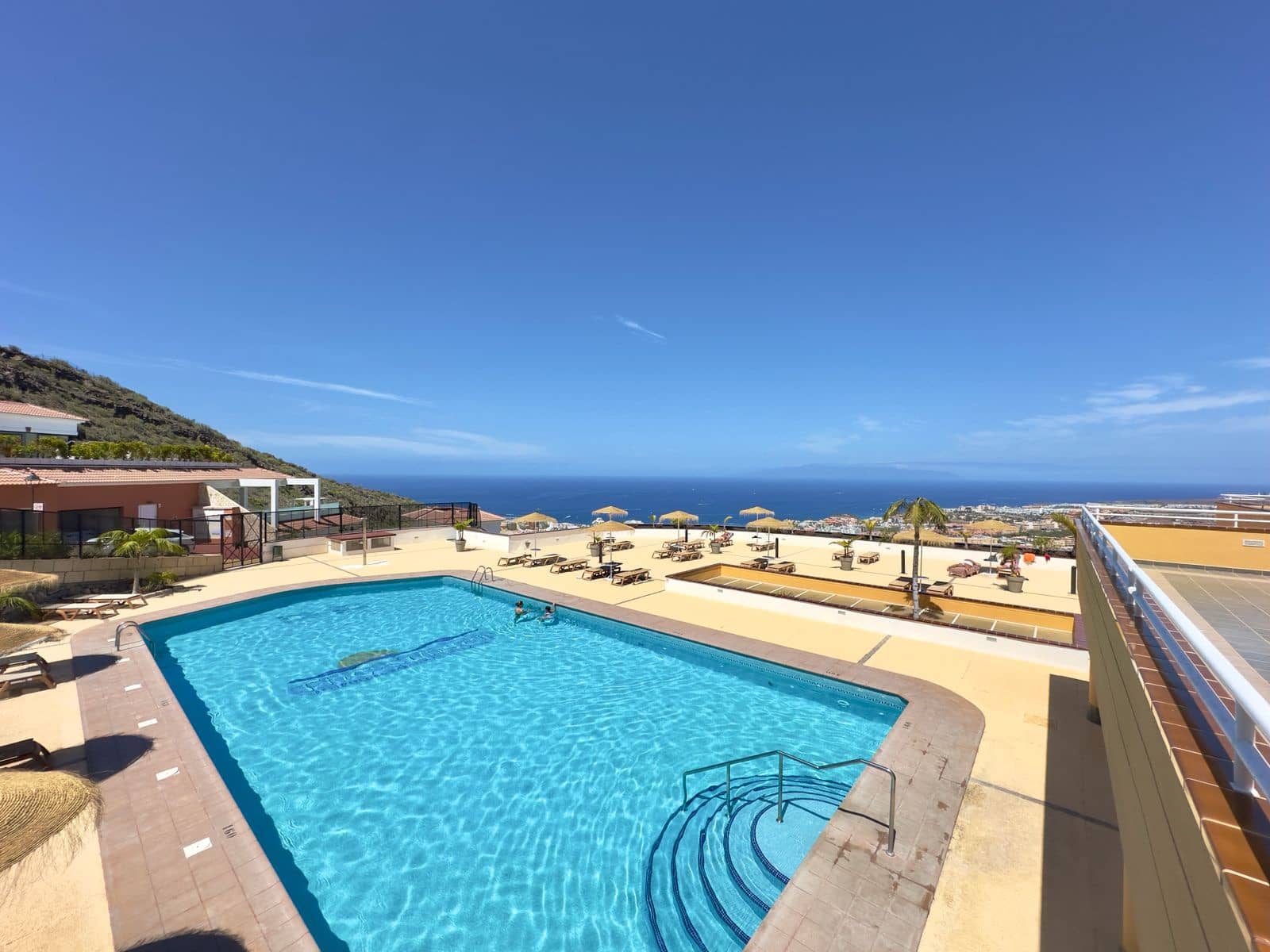 2 soverom Leilighet til salgs i Costa Adeje med svømmebasseng garasje - € 535 000 (Ref: 9314439)