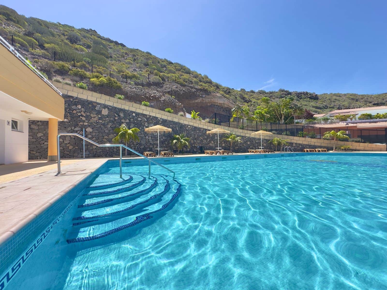 2 soverom Leilighet til salgs i Costa Adeje med svømmebasseng garasje - € 535 000 (Ref: 9314439)