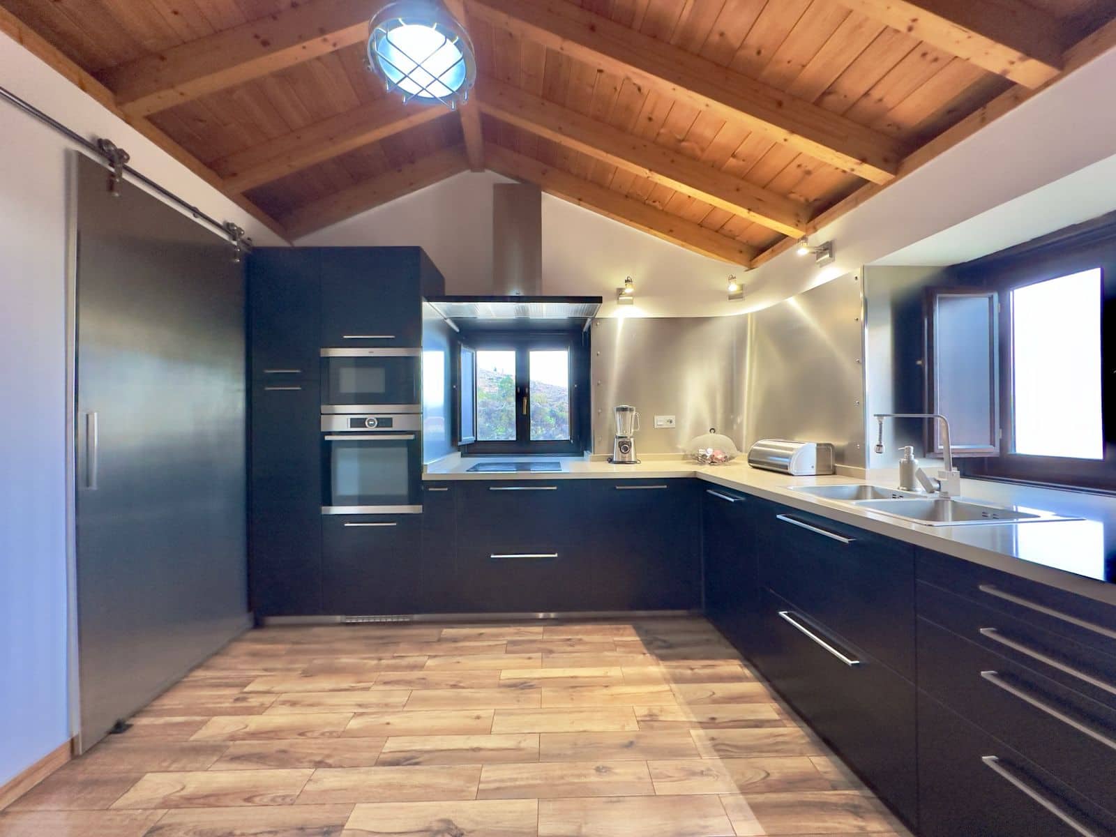 4 bedroom Finca/Country House for sale in Guia de Isora with garage - € 546,000 (Ref: 9314591)