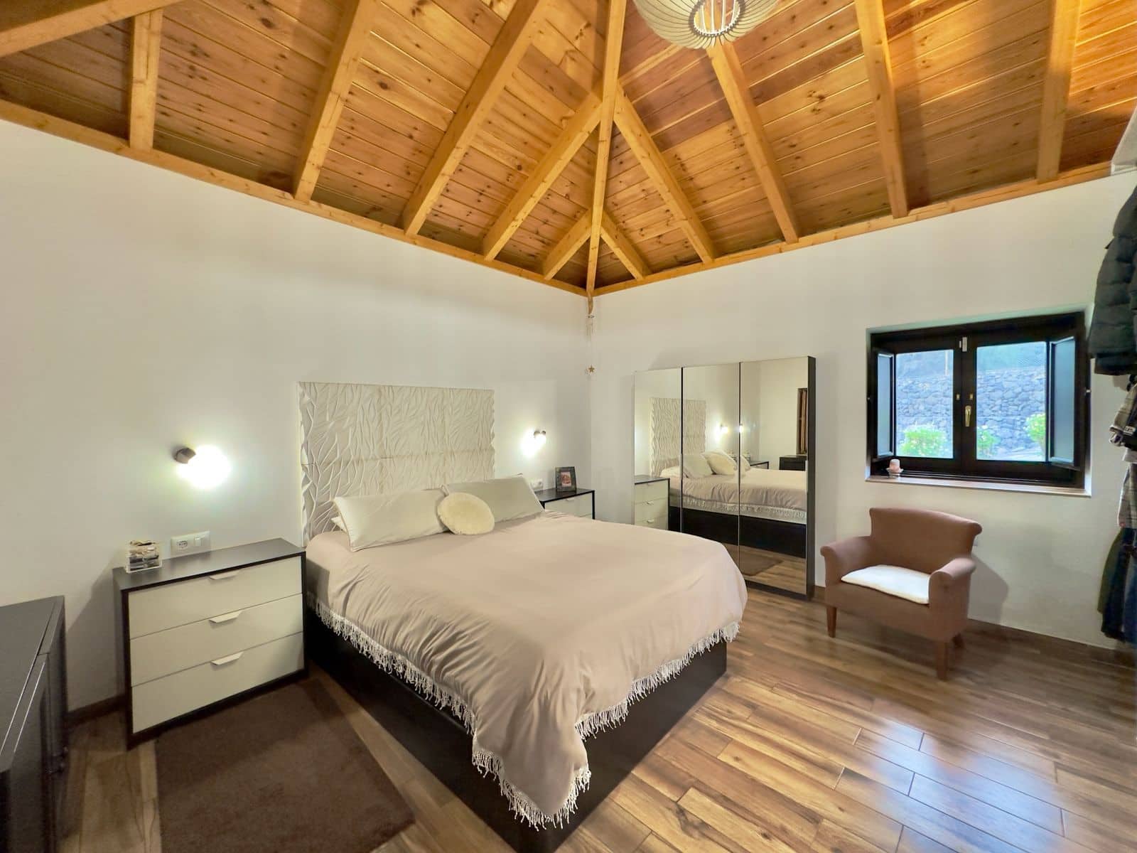 4 bedroom Finca/Country House for sale in Guia de Isora with garage - € 546,000 (Ref: 9314591)