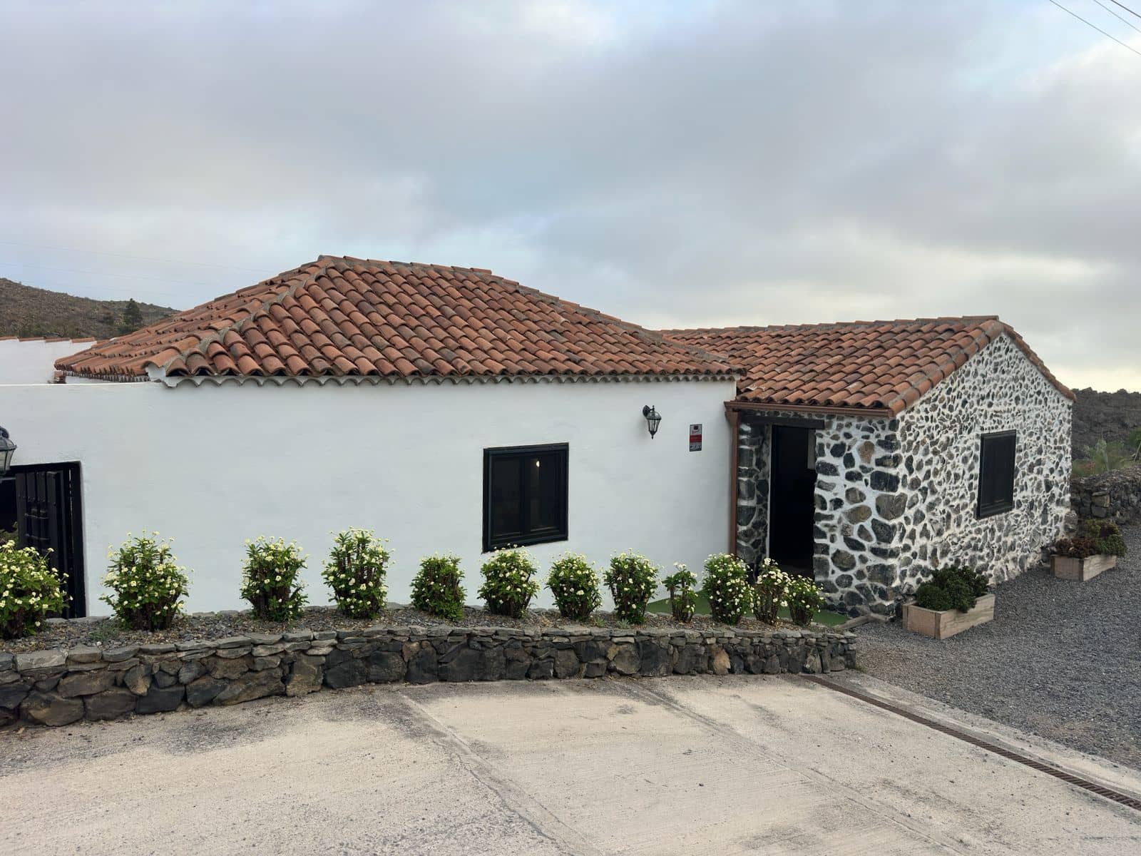 4 bedroom Finca/Country House for sale in Guia de Isora with garage - € 546,000 (Ref: 9314591)