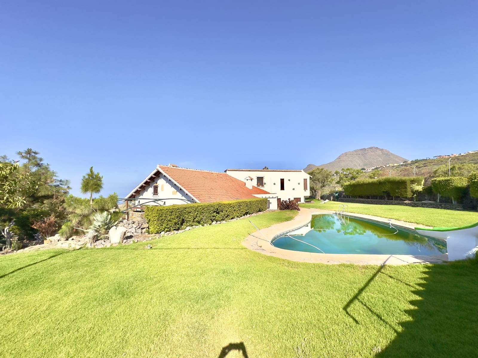 4 makuuhuone Huvila myytävänä paikassa La Camella mukana uima-altaan 
autotalli - 2 000 000 € (Ref: 9319923)