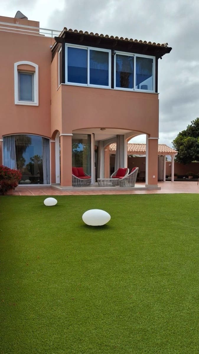 3 sypialnia Dom blizniak na sprzedaż w Costa Adeje z basenem garażem - 1 290 000 € (Ref: 9319924)