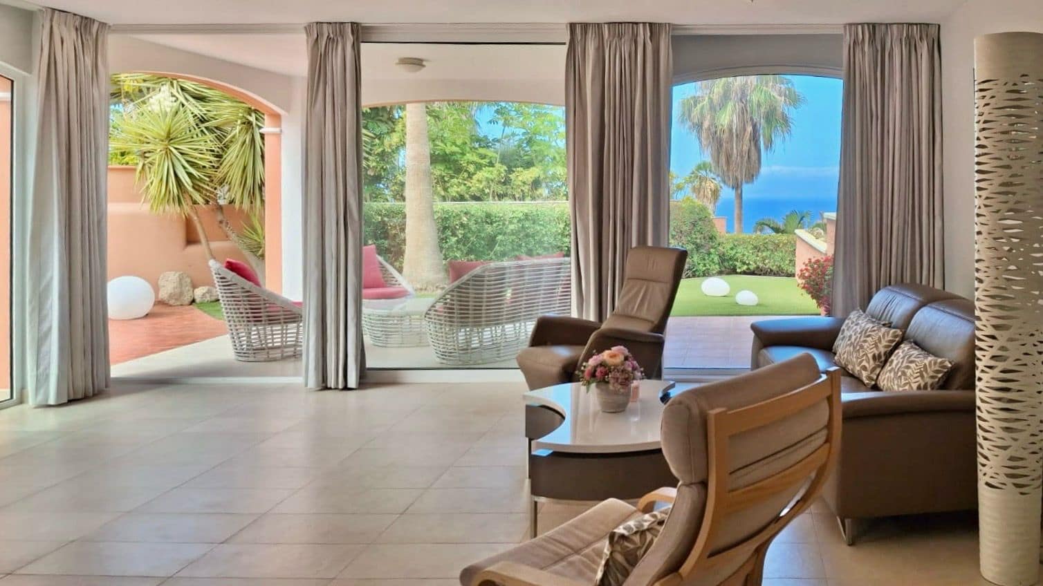 3 sypialnia Dom blizniak na sprzedaż w Costa Adeje z basenem garażem - 1 290 000 € (Ref: 9319924)