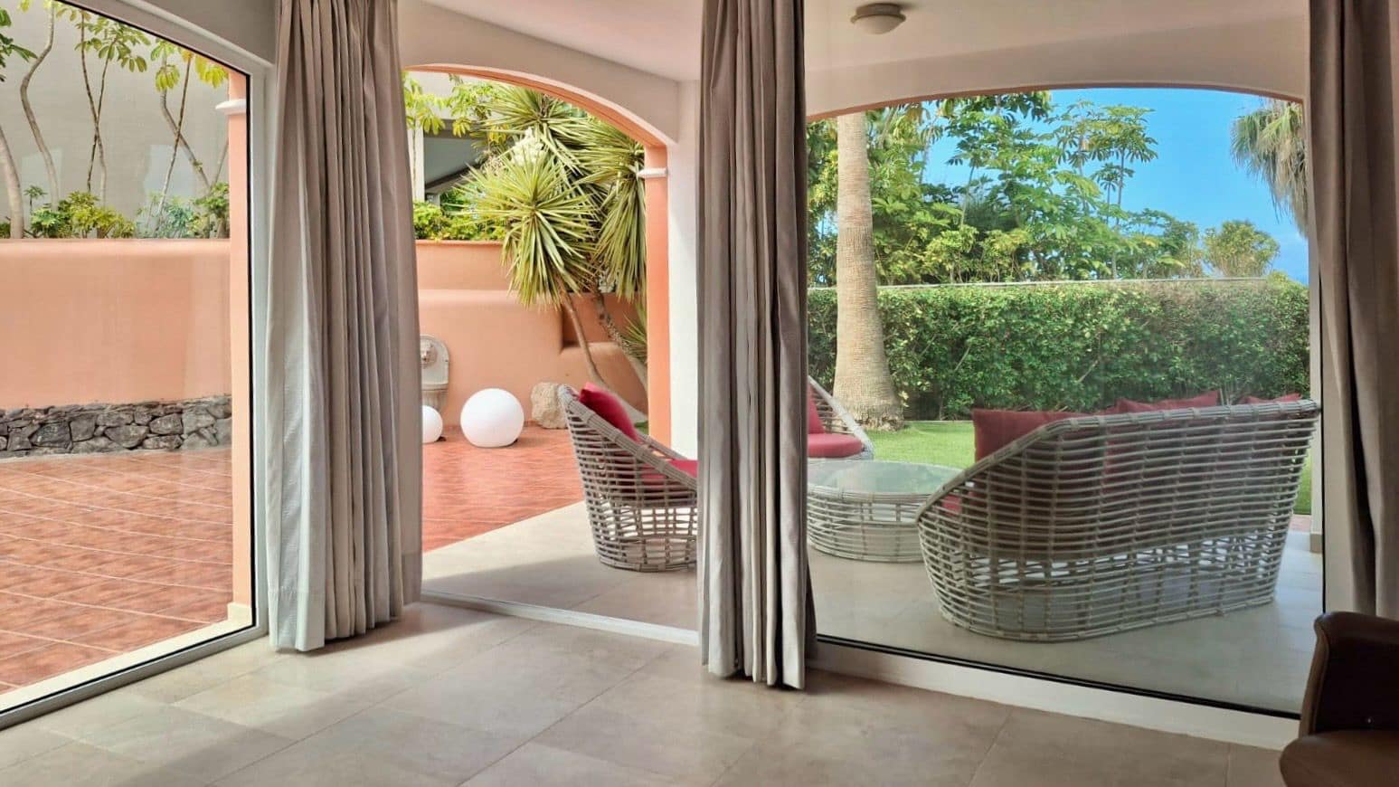 3 sypialnia Dom blizniak na sprzedaż w Costa Adeje z basenem garażem - 1 290 000 € (Ref: 9319924)