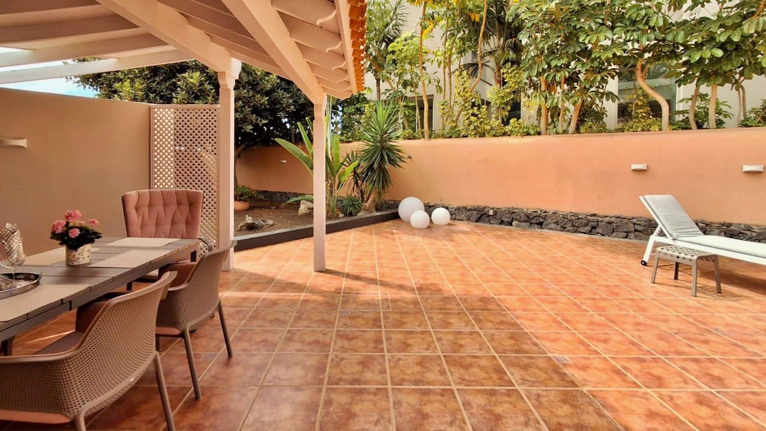 3 sypialnia Dom blizniak na sprzedaż w Costa Adeje z basenem garażem - 1 290 000 € (Ref: 9319924)