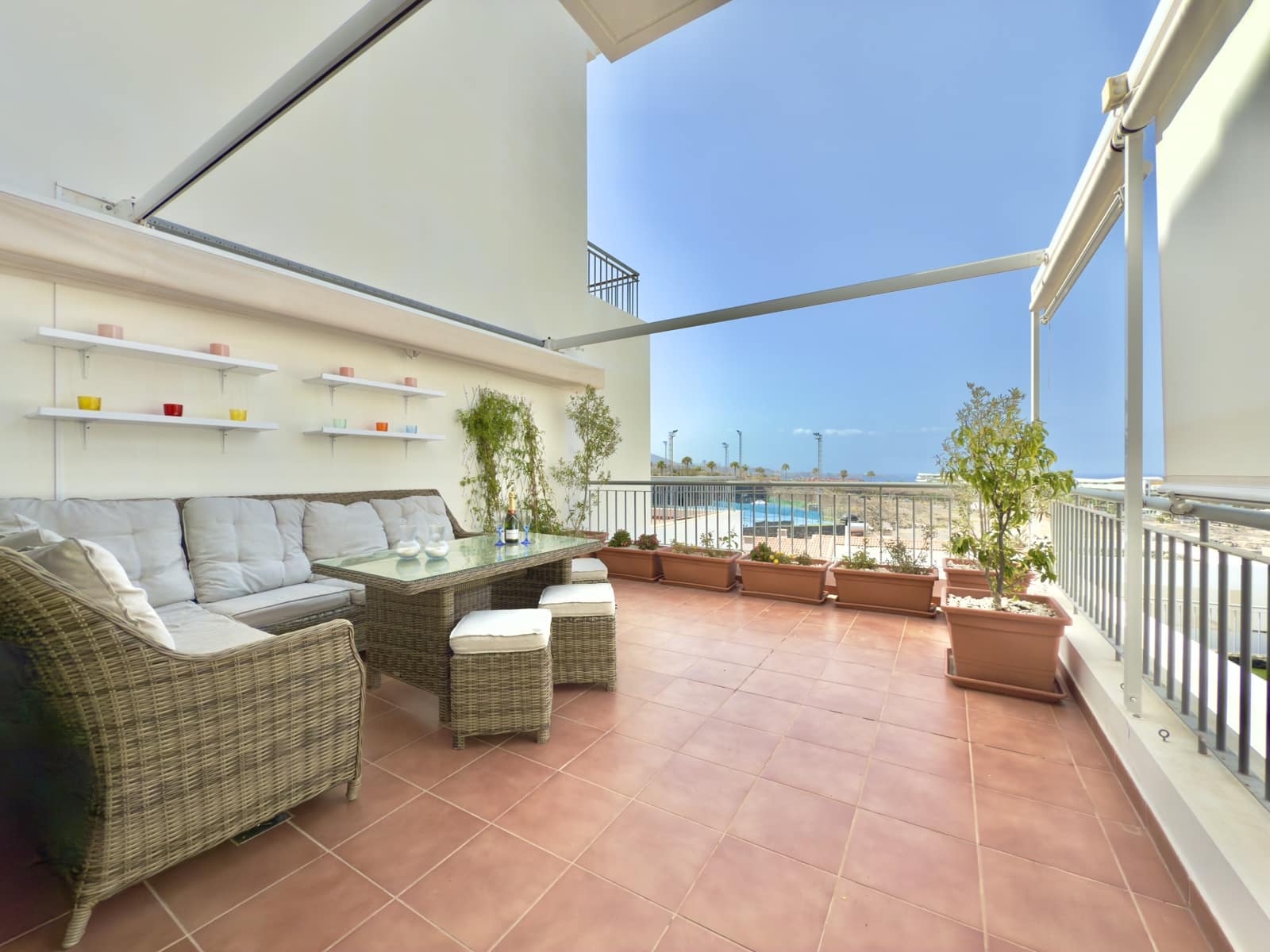 2 soveværelse Lejlighed til salg i La Caleta Adeje med swimmingpool garage - € 1.490.000 (Ref: 9319925)