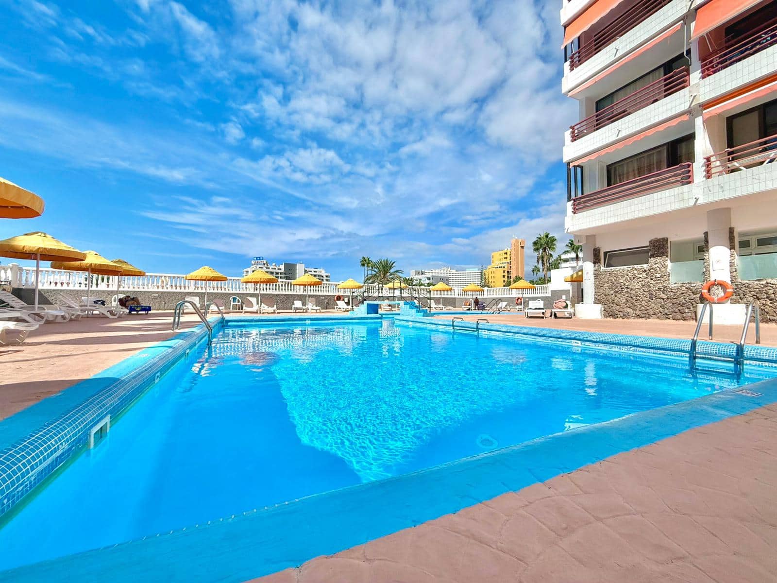 1 slaapkamer Studio te koop in Costa Adeje met zwembad garage - € 220.000 (Ref: 9395477)
