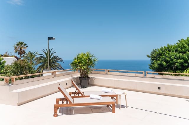 4 sypialnia Willa na sprzedaż w El Sauzal z basenem garażem - 1 750 000 € (Ref: 9405871)