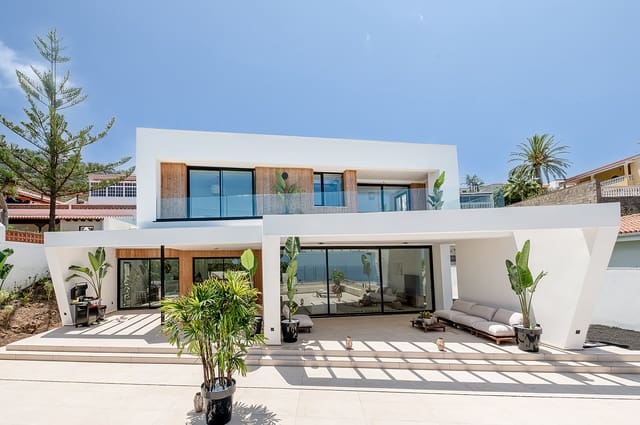 4 sypialnia Willa na sprzedaż w El Sauzal z basenem garażem - 1 750 000 € (Ref: 9405871)