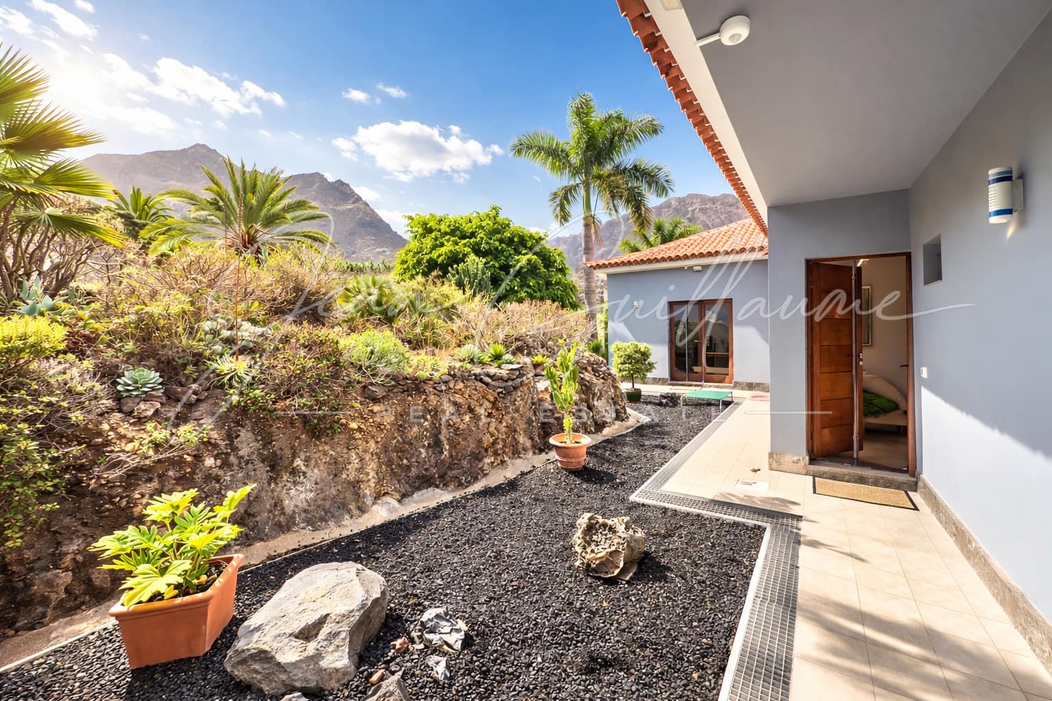 3 bedroom Villa for sale in Buenavista del Norte with garage - € 1,100,000 (Ref: 9405931)