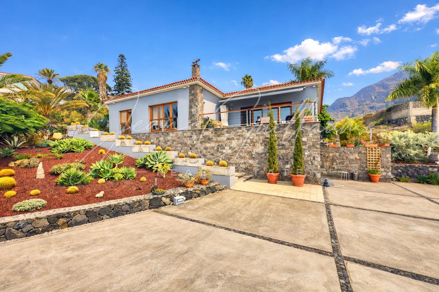 3 bedroom Villa for sale in Buenavista del Norte with garage - € 1,100,000 (Ref: 9405931)