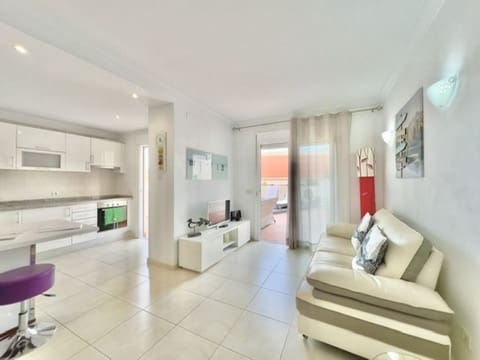 3 slaapkamer Huis te koop in Puerto Santiago, Santiago del Teide met zwembad garage - € 595.000 (Ref: 9460675)