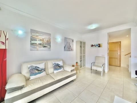 3 sypialnia Dom na sprzedaż w Santiago del Teide z basenem garażem - 595 000 € (Ref: 9460675)