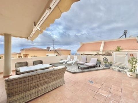 3 sypialnia Dom na sprzedaż w Santiago del Teide z basenem garażem - 595 000 € (Ref: 9460675)