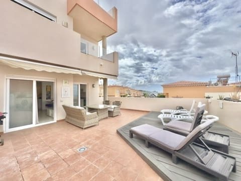 3 sypialnia Dom na sprzedaż w Santiago del Teide z basenem garażem - 595 000 € (Ref: 9460675)