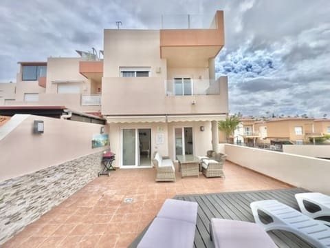 3 sypialnia Dom na sprzedaż w Santiago del Teide z basenem garażem - 595 000 € (Ref: 9460675)